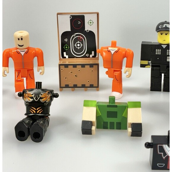 Roblox Action Figures and Body Part Pieces Assorted Lot of 15 - Picture 8 of 11